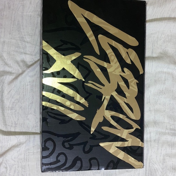 LEBRON 17 WITH BOX - Picture 2 of 5